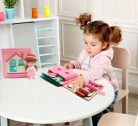 Montessori matatókönyv-lányos